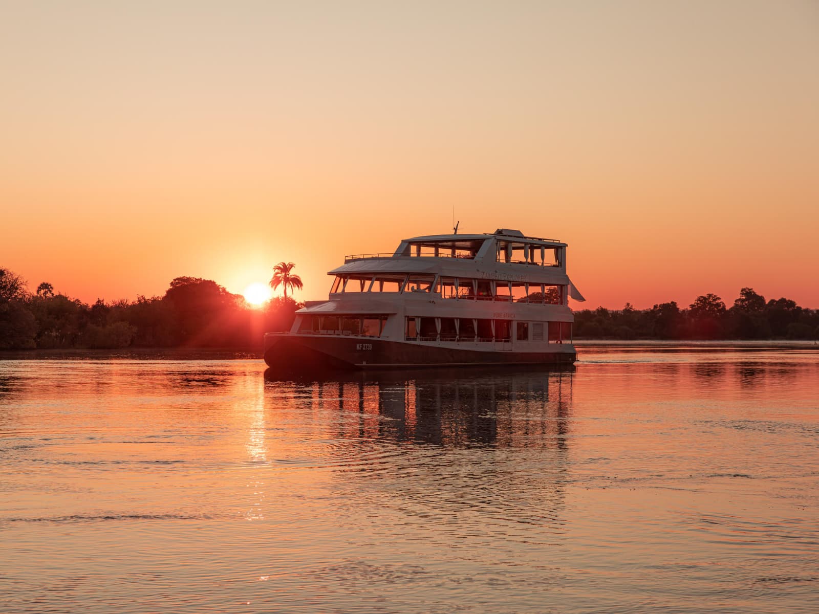 Zambezi Sunset Dinner Cruise gallery image 4